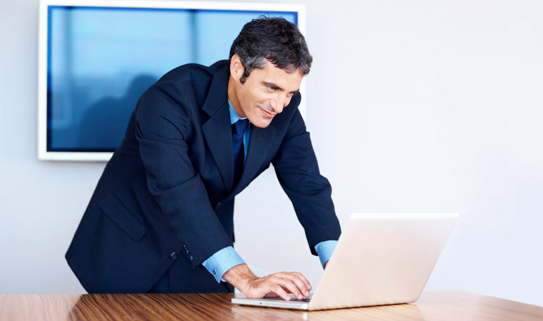 Videoconferenza: lavoro al computer 3